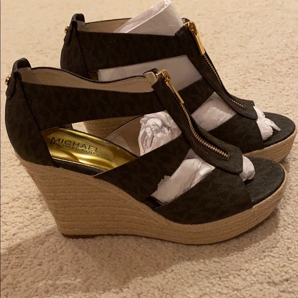 Michael Kors Wedge NEW - Picture 2 of 2